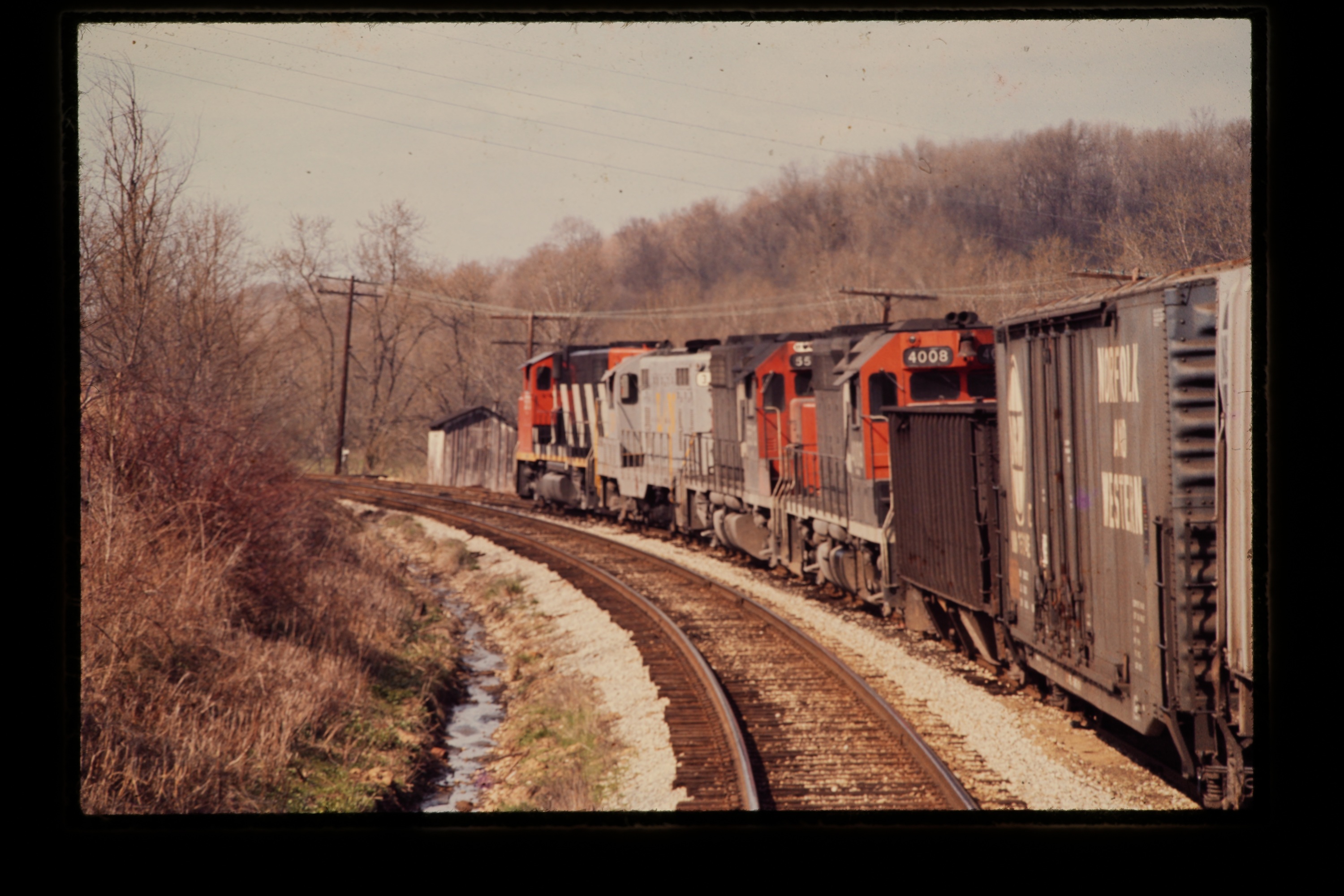 Source capture: Train on a curve